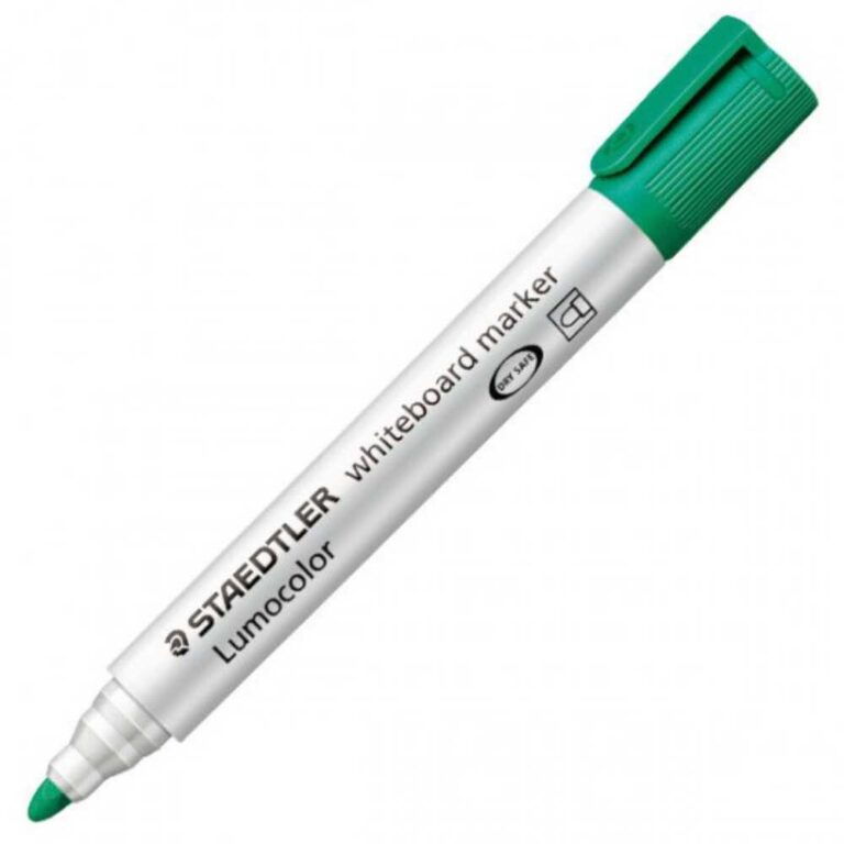 Зелена писалка Staedtler Lumocolor за бяла дъска с капачка на маркера.