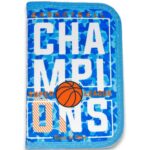 Котка с дъвка на цветен фон