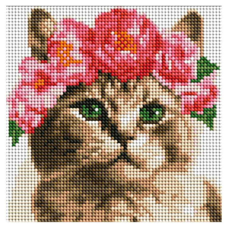 Кръстатов гоблен 20x20см с коте, носещо розова цветна корона и зелени очи.