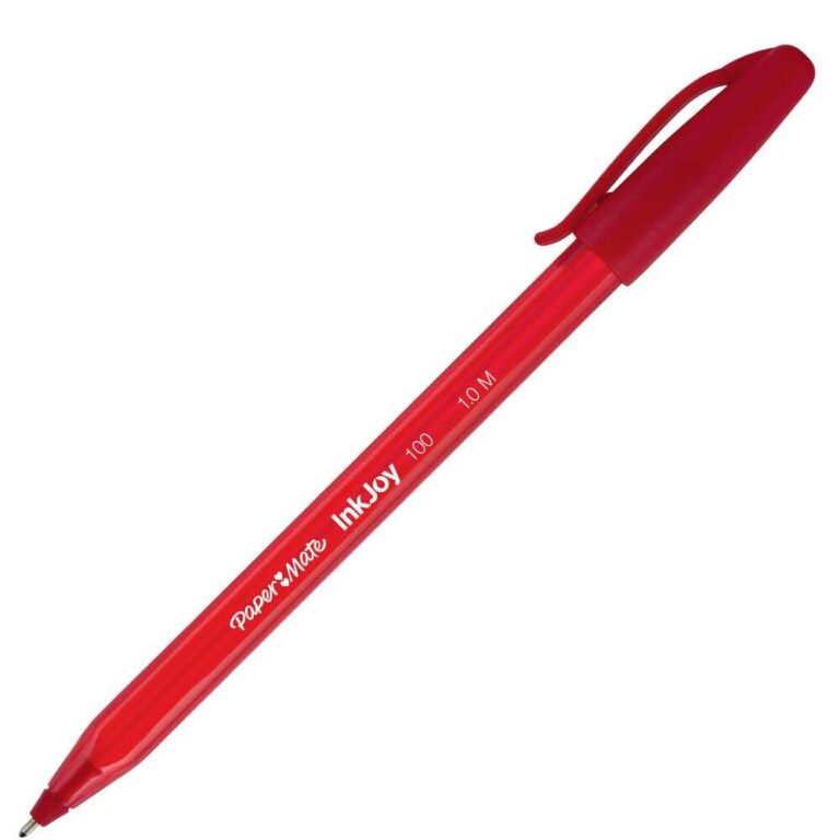 Червена химикалка Paper Mate InkJoy 100 с капачка, идеална за писане с плавен почерк.