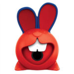 С голям полупрозрачен контейнер.