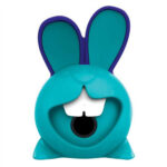 С голям полупрозрачен контейнер.